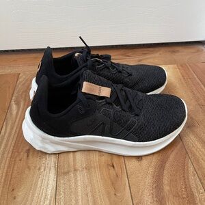 New Balance Women's Fresh Foam Roav V2 Sneakers 7 Wide 7D